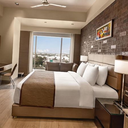 מלון Wyndham Ahmedabad Shela מראה חיצוני תמונה