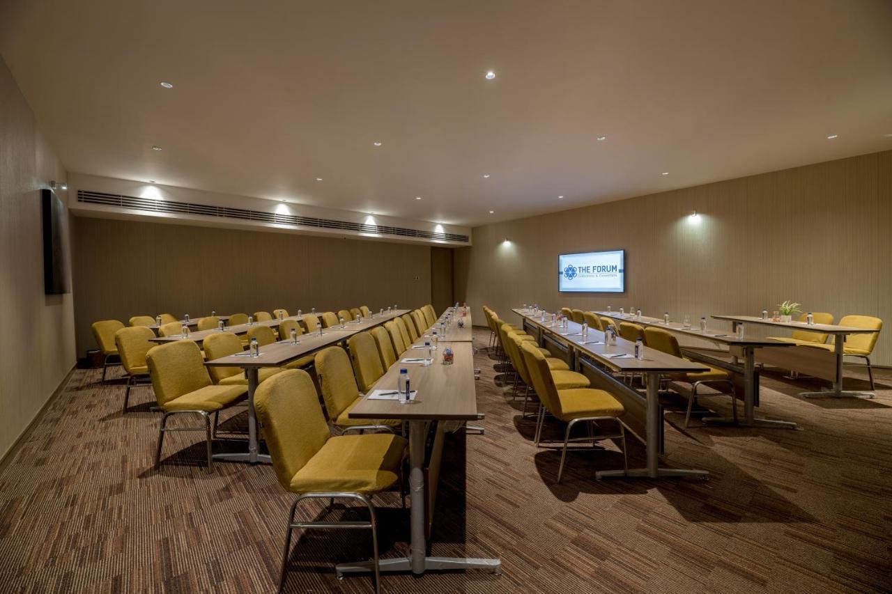 מלון Wyndham Ahmedabad Shela מראה חיצוני תמונה