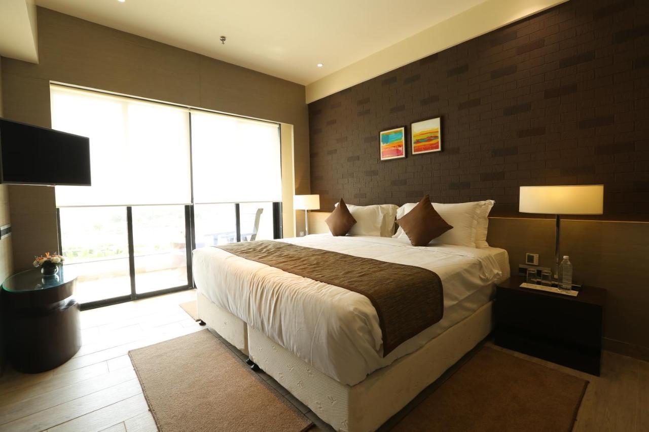 מלון Wyndham Ahmedabad Shela מראה חיצוני תמונה