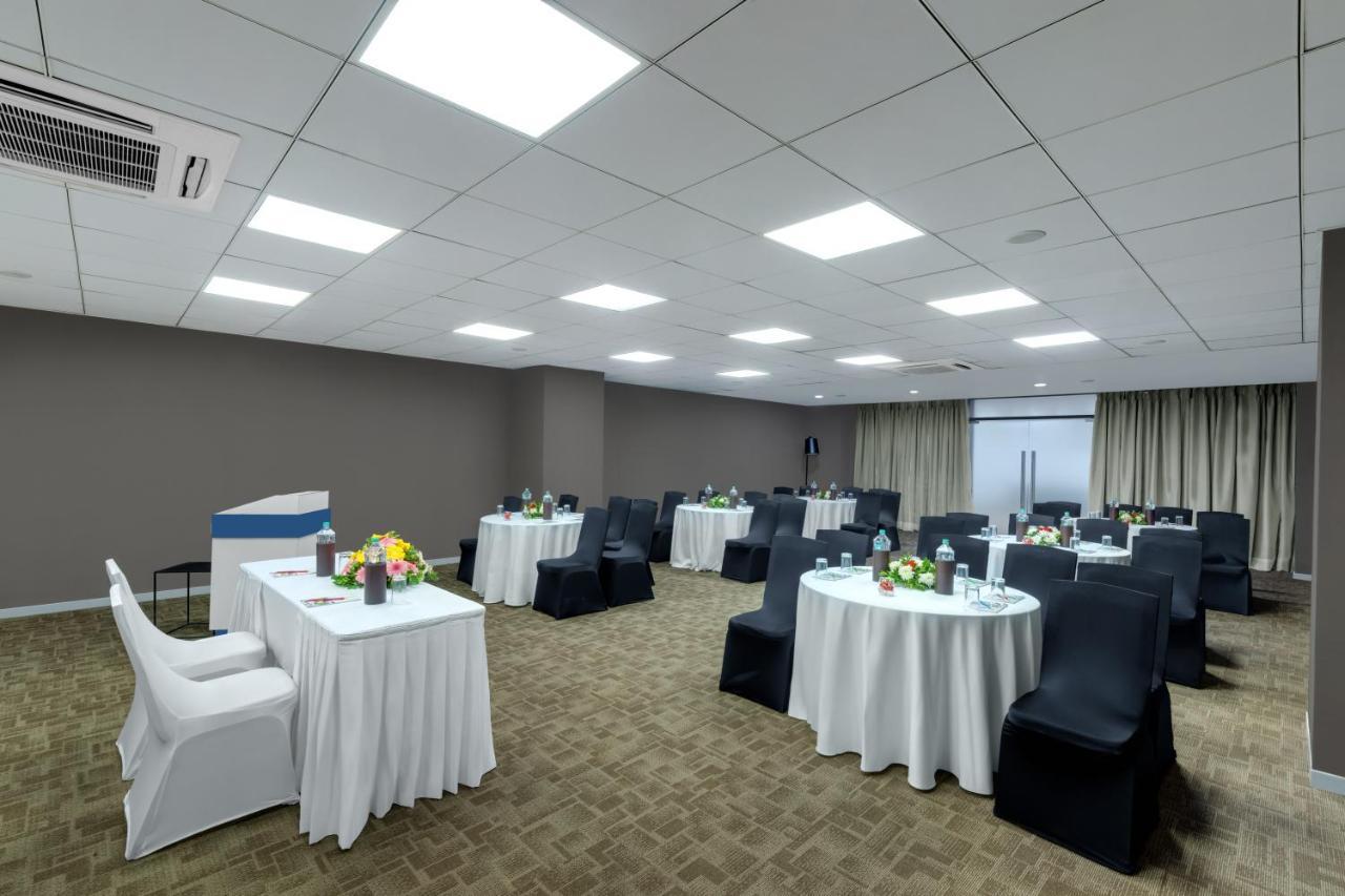 מלון Wyndham Ahmedabad Shela מראה חיצוני תמונה