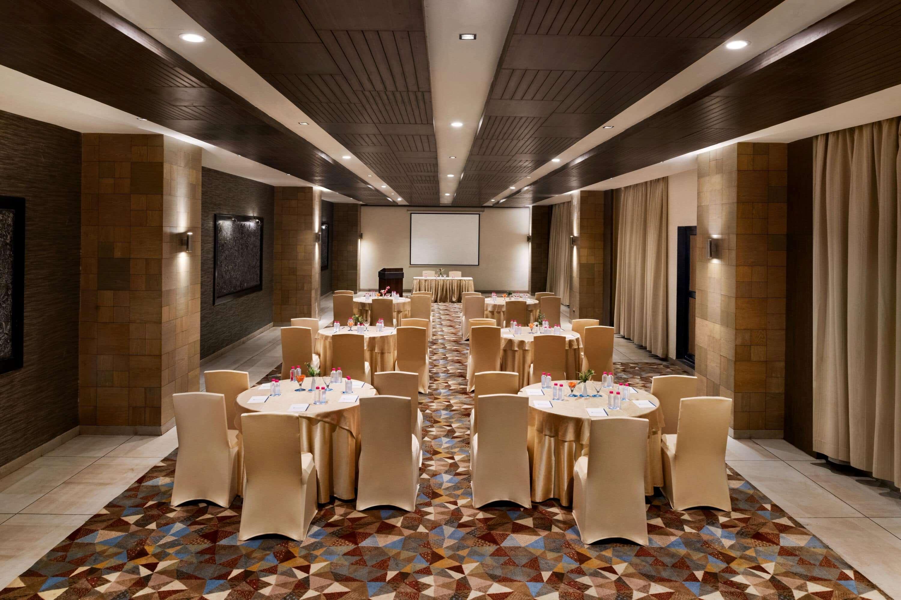 מלון Wyndham Ahmedabad Shela מראה חיצוני תמונה