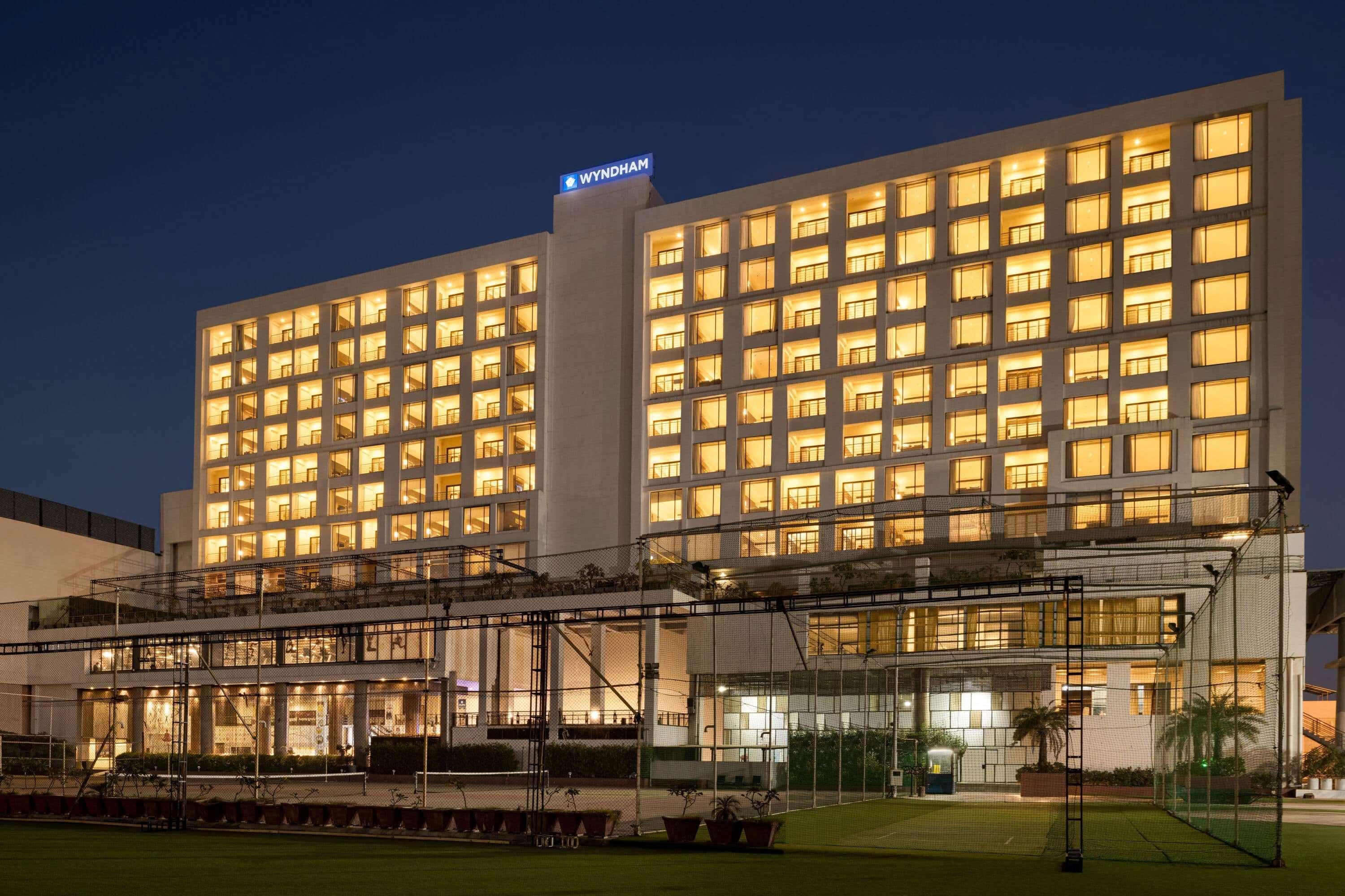 מלון Wyndham Ahmedabad Shela מראה חיצוני תמונה