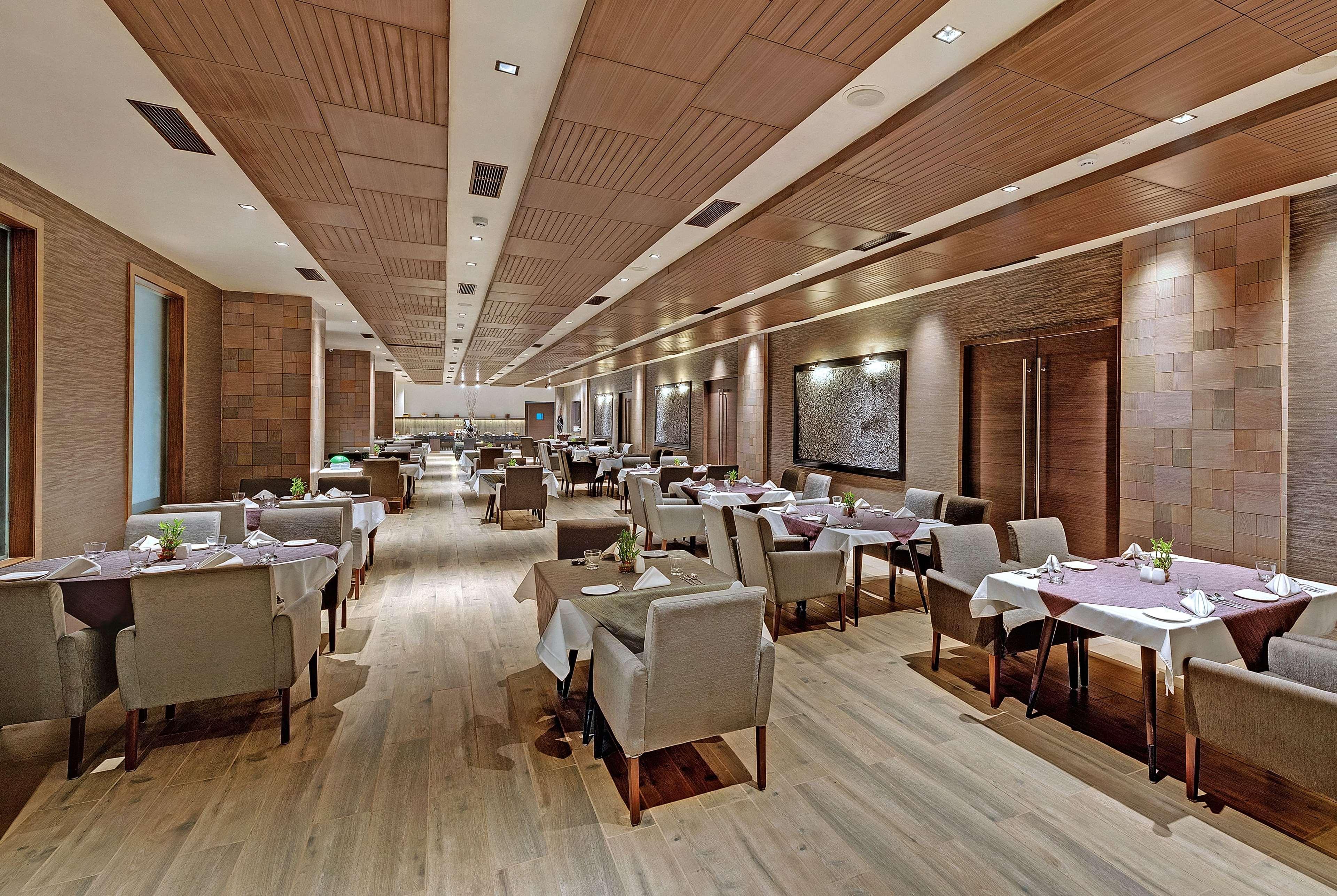 מלון Wyndham Ahmedabad Shela מראה חיצוני תמונה