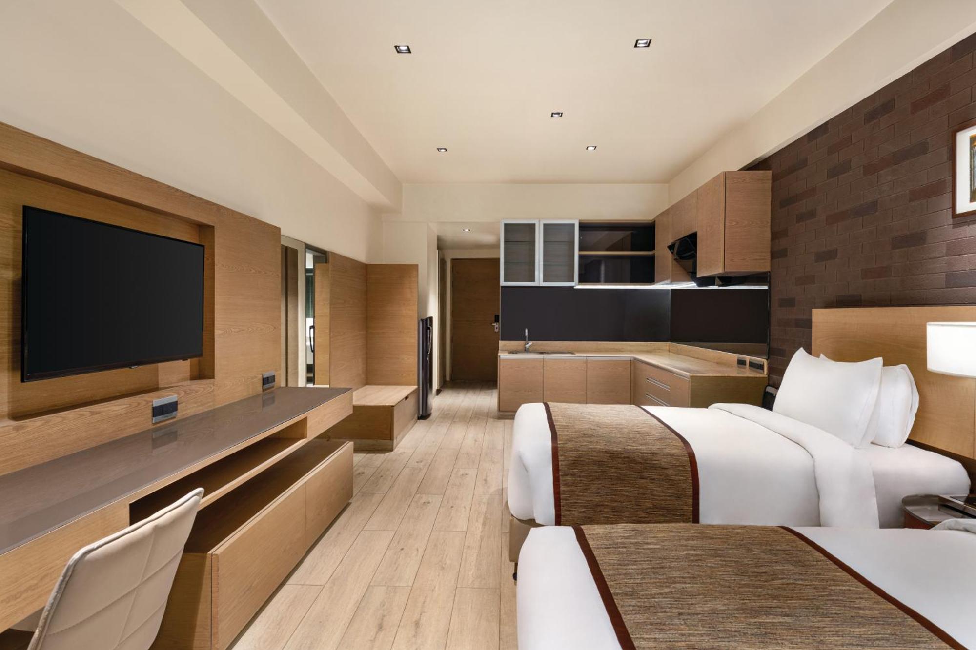מלון Wyndham Ahmedabad Shela מראה חיצוני תמונה