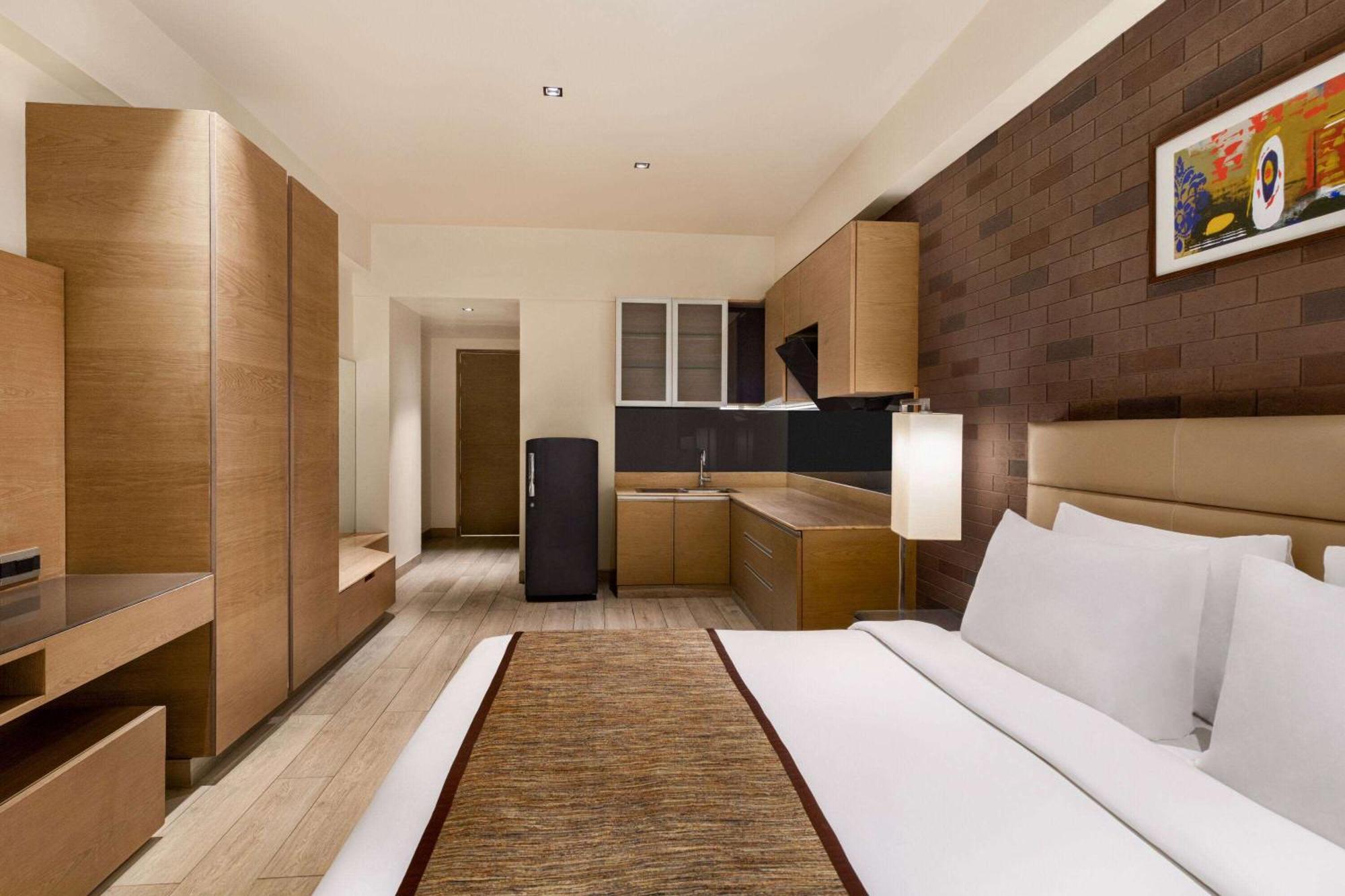 מלון Wyndham Ahmedabad Shela מראה חיצוני תמונה
