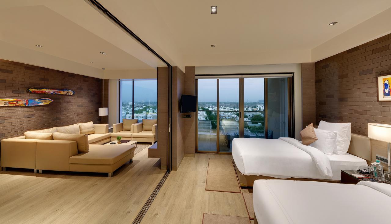 מלון Wyndham Ahmedabad Shela מראה חיצוני תמונה